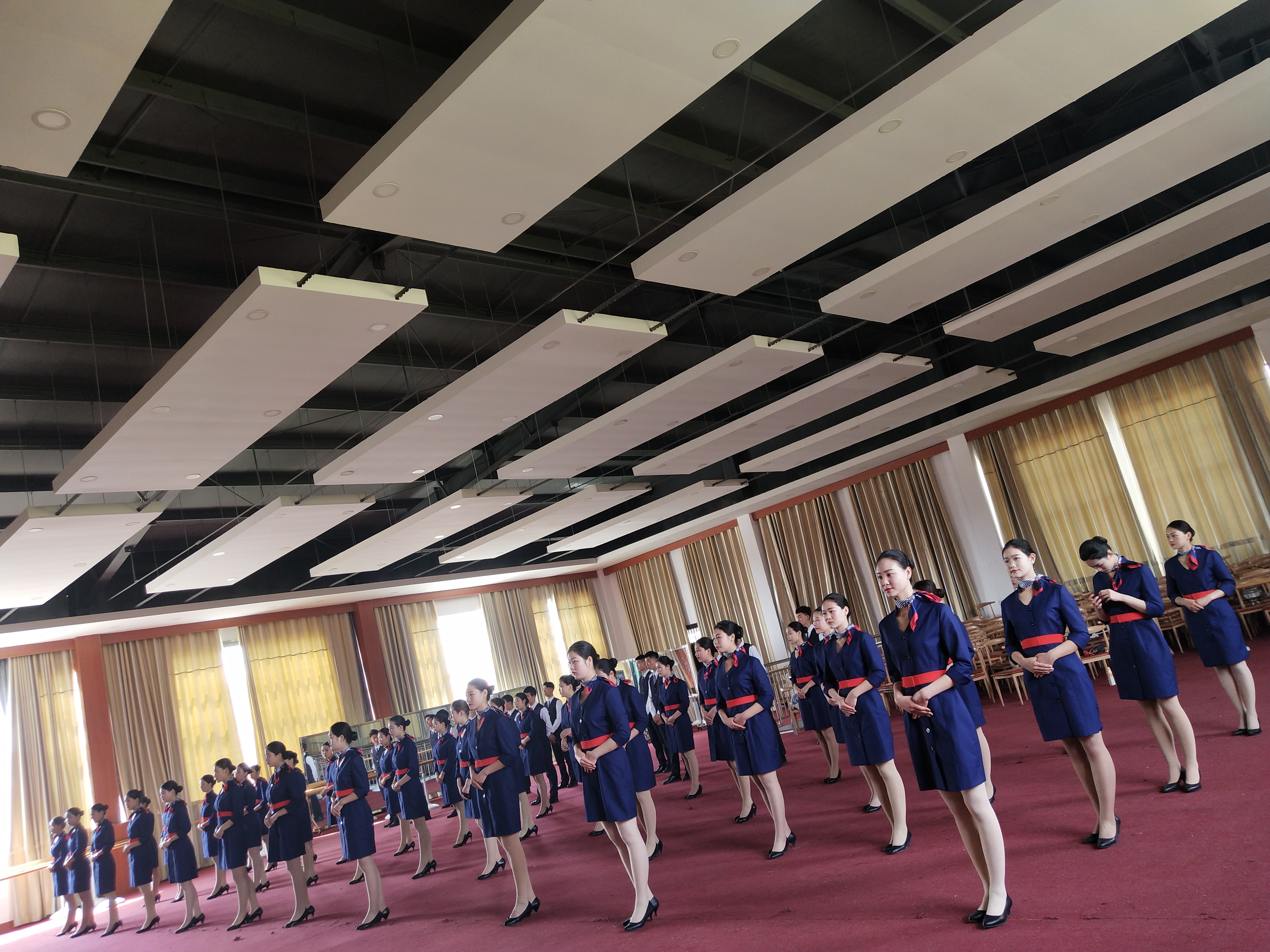 洛陽科技職業學院志愿者積極備戰中國洛陽第37屆牡丹文化節禮儀服務活動