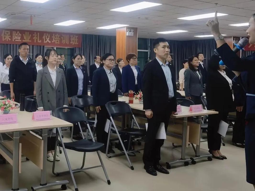 保險行業《商務禮儀》培訓,保險賣的是從產品到服務,從賣服務到 - 抖